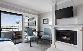 456 Embarcadero Inn & Suites